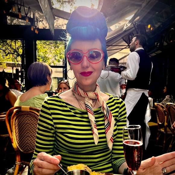 Meet your Posher, Shelley - Picture 2 of 8